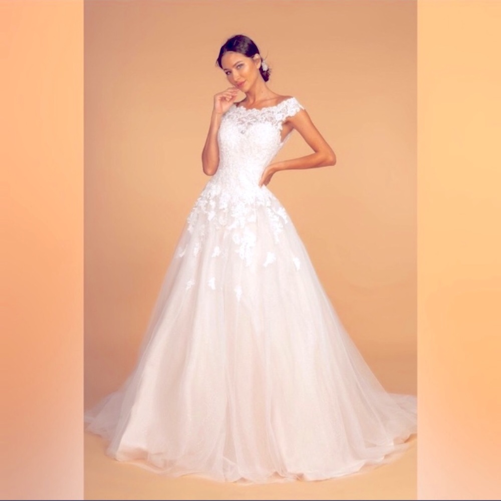 Beautiful wedding dress only worn once then dry clean.